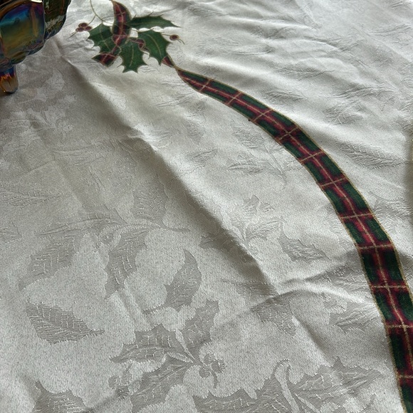 Used Lenox Holiday Collection: Salad Plate, Dinner Plate Set, and Tablecloth - Picture 5 of 5